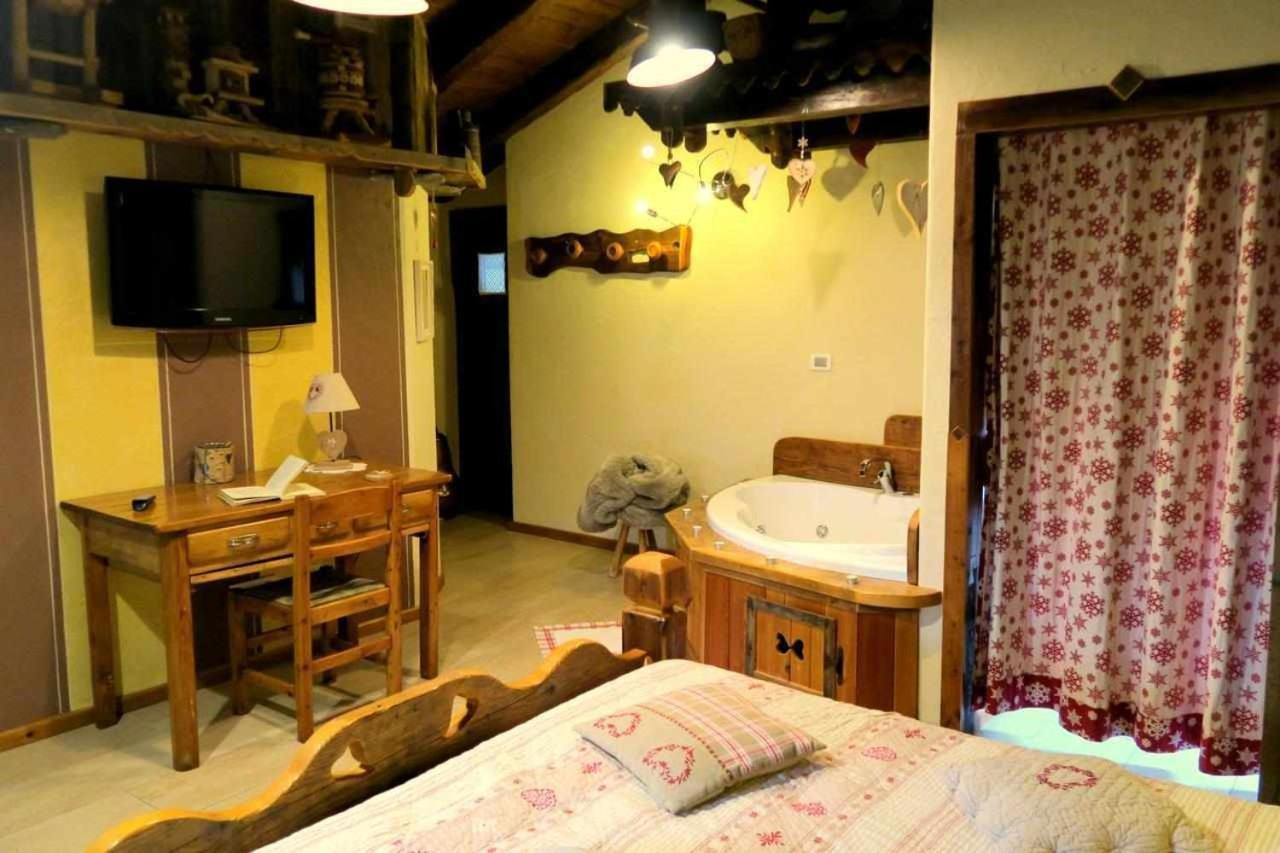 Romantica Suite Con Vasca Idromassaggio Aosta Eksteriør bilde